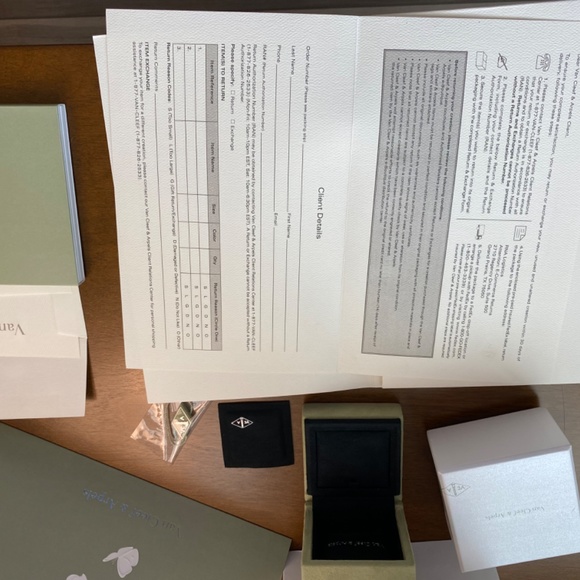 Van Cleef & Arpels packaging lot Listing 2 - Picture 8 of 8